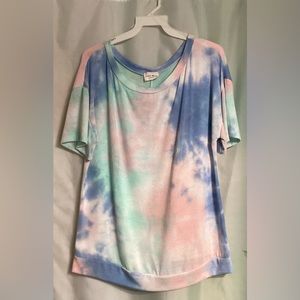 2 for $15. Women’s T-shirt blouse, super soft. Tie dye pattern.